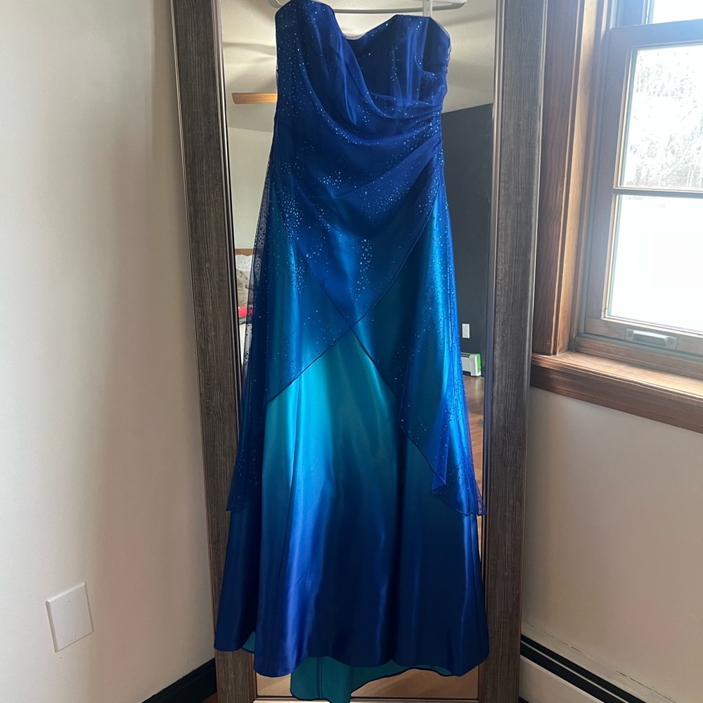 Elegant Blue Strapless Gown